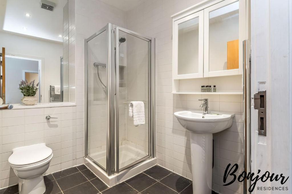 Spacious 2Br-2Ba - Grassmarket - Free Parking By Bonjour Residences Edinburgh Kültér fotó