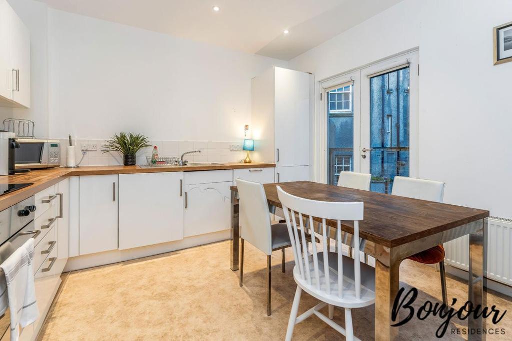 Spacious 2Br-1Ba - Grassmarket - Free Parking By Bonjour Residences Edinburgh Kültér fotó