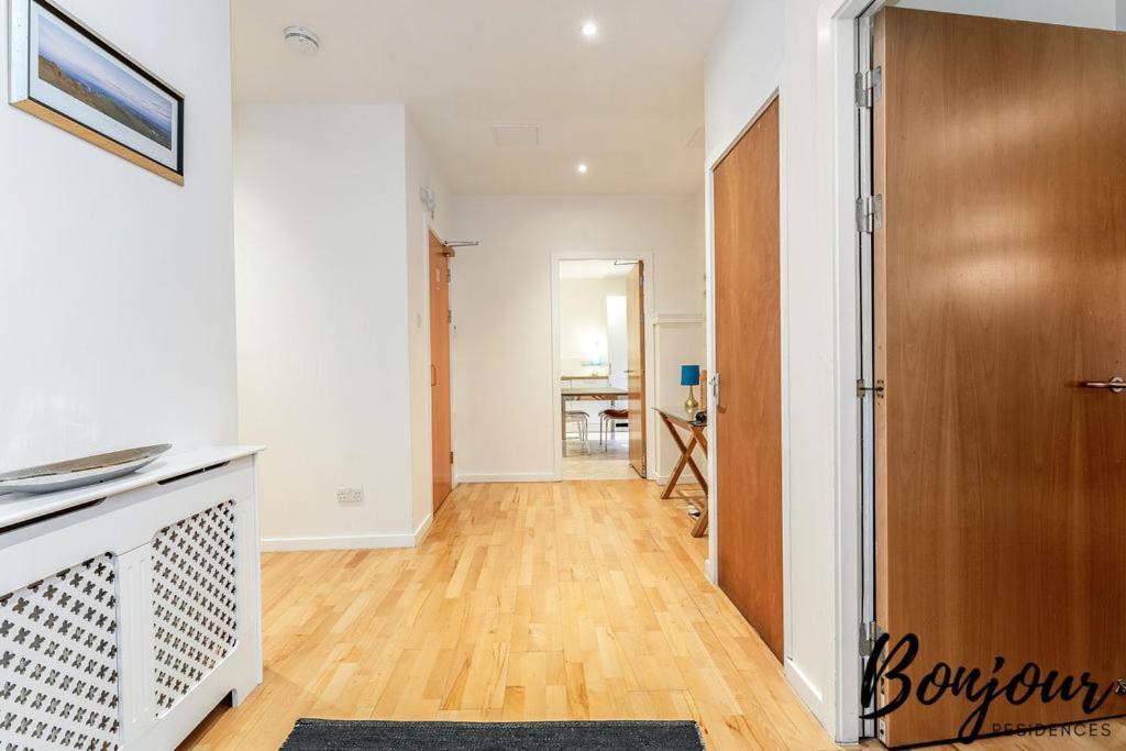 Spacious 2Br-2Ba - Grassmarket - Free Parking By Bonjour Residences Edinburgh Kültér fotó